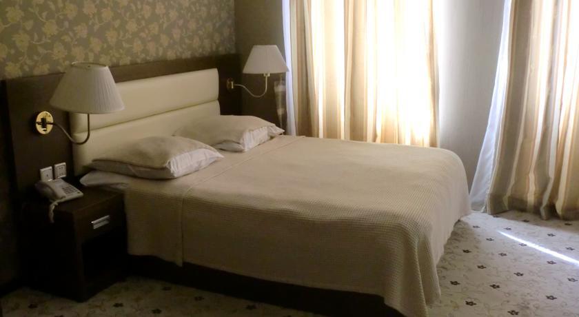 Hotel Cristal Palace Tbiliszi Kültér fotó